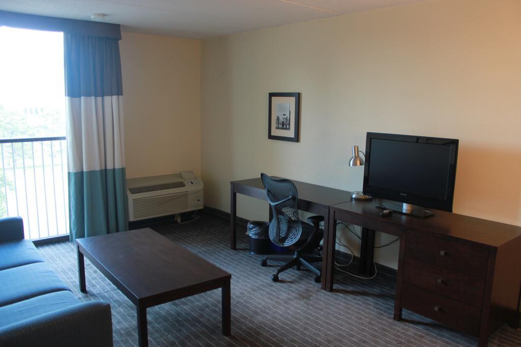 Edward North York Hotel